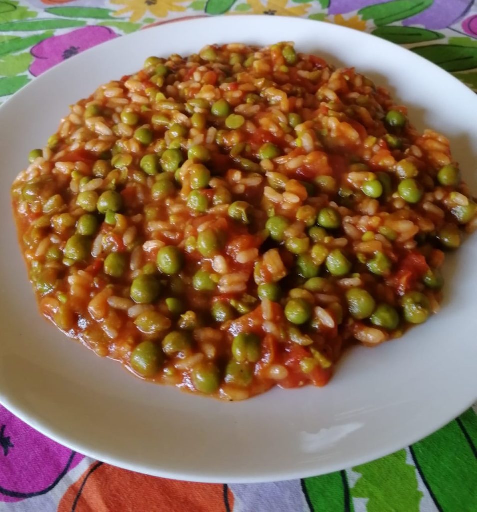 Risotto fit ai piselli e sugo al basilico - Curarsi con Gusto